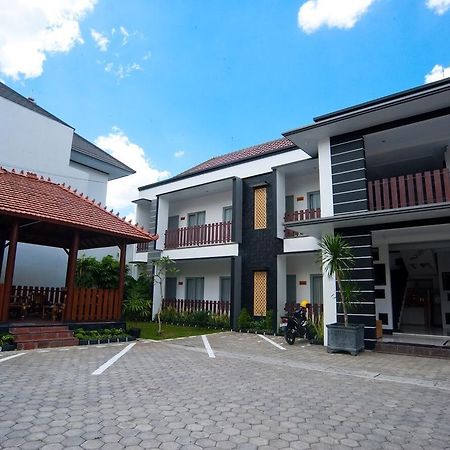 Retra'S Hostel Kejayan Bagian luar foto