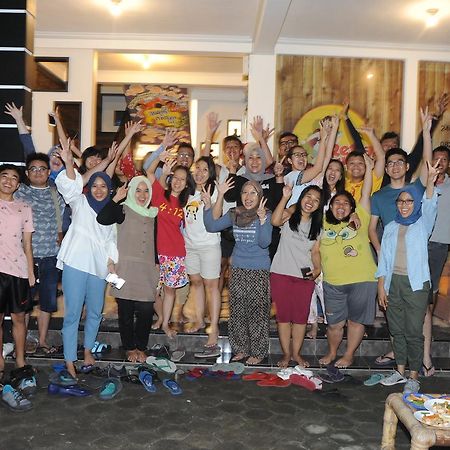 Retra'S Hostel Kejayan Bagian luar foto